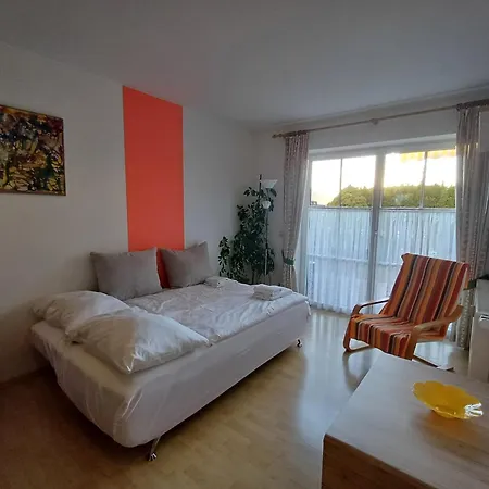 Renn In Apartment